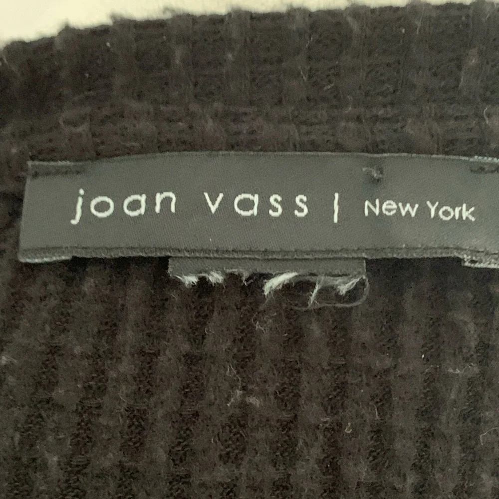 JOAN VASS Black V-Neck Waffle-Knit Long-Sleeve Sweater